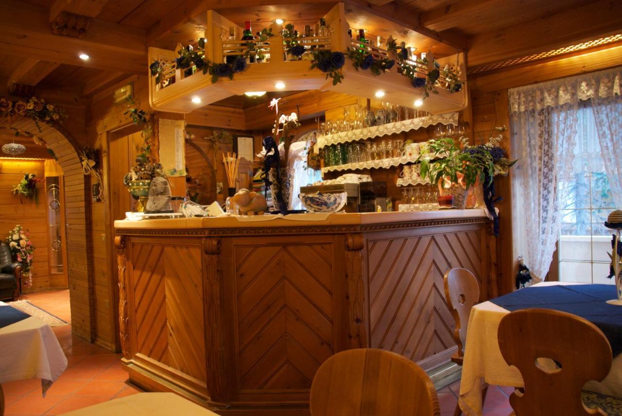 Albergo Genziana サン・ヴィジリオ・ディ・マレッベ エクステリア 写真
