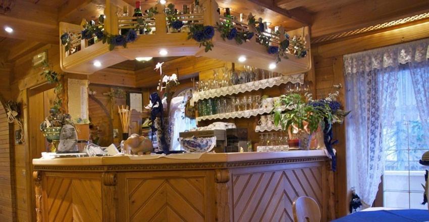 Albergo Genziana サン・ヴィジリオ・ディ・マレッベ エクステリア 写真