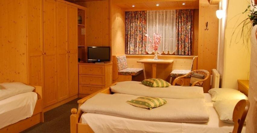 Albergo Genziana サン・ヴィジリオ・ディ・マレッベ 部屋 写真